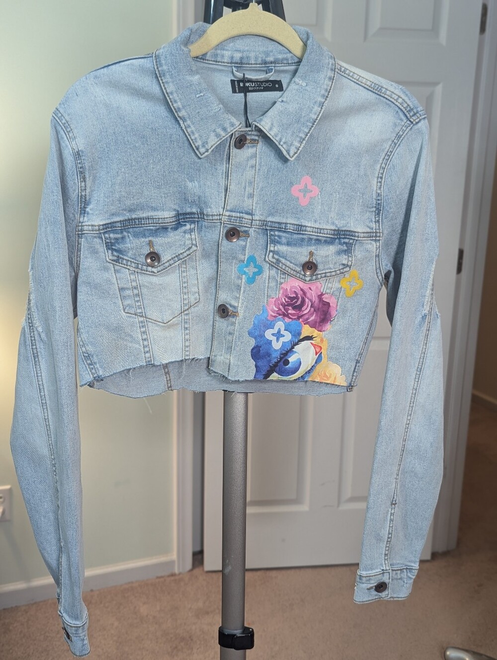 ROKU Studio NWT Floral Eye Graphic Cropped Denim Jacket Light Wash S MSRP $118